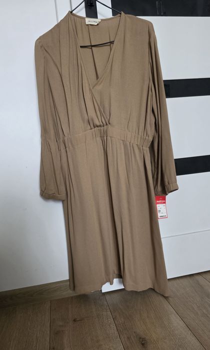 Stylowa Sukienka American Vintage – 100% Wiskoza (Rozmiar M)