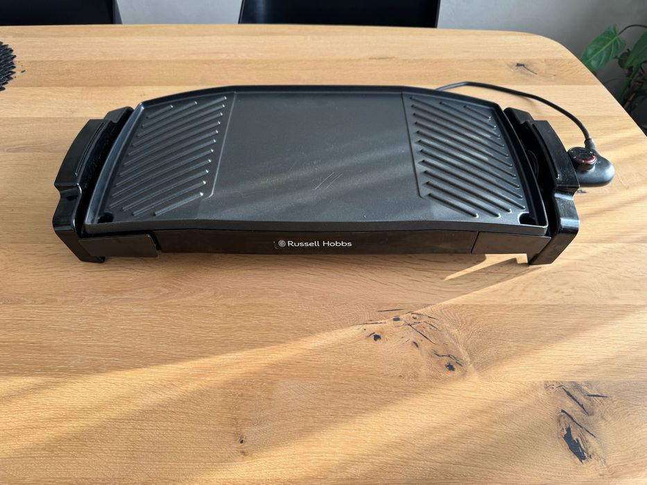 Grill elektryczny Russell Hobbs