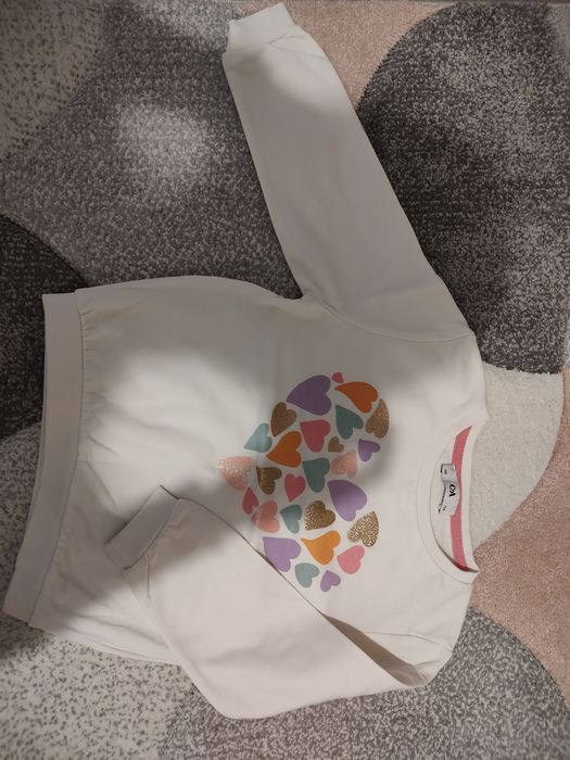 Bluza dla dziewczynki firmy C and A, stan bardzo dobry.