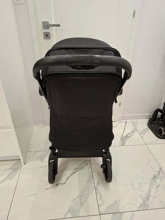 Wózek spacerowy Easywalker -stan bardzo dobry


---

Wózek spacerowy E