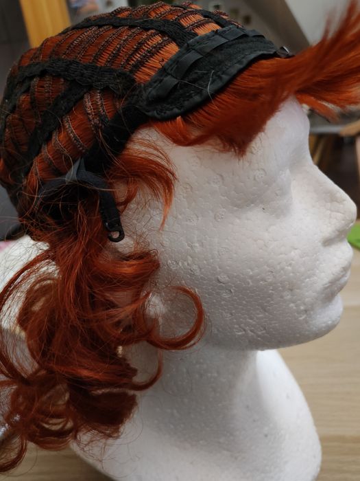 Peruka ruda kręcone włosy