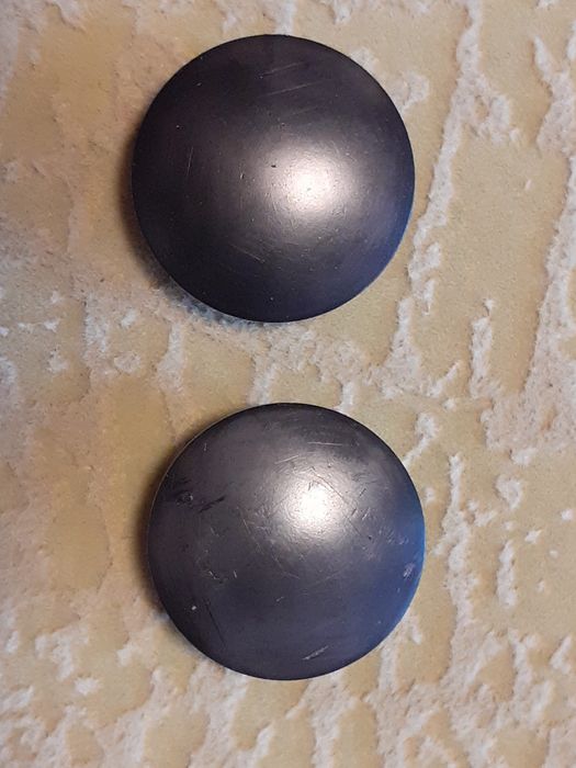 заглушки,пара,на гайки крепления поводка дворника опель омега б