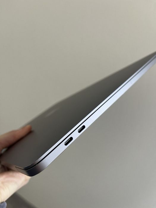 Apple MacBook Pro 2019   model  A1990