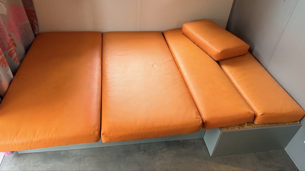 Sofa cama com arrumacao para casa movel