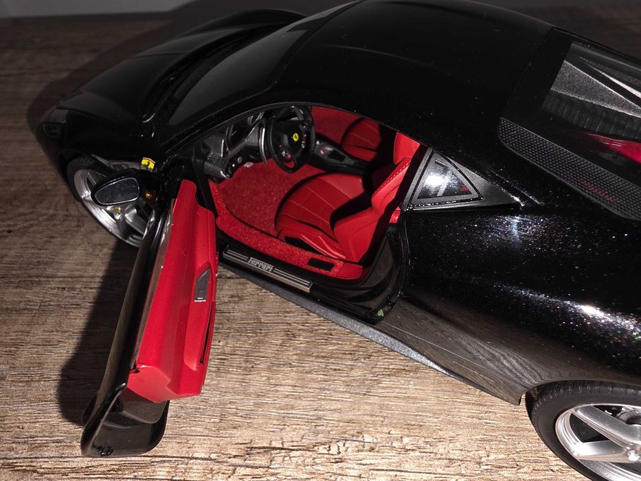 Ferrari 458 Itália 1:18 HOT WHEELS ELITE