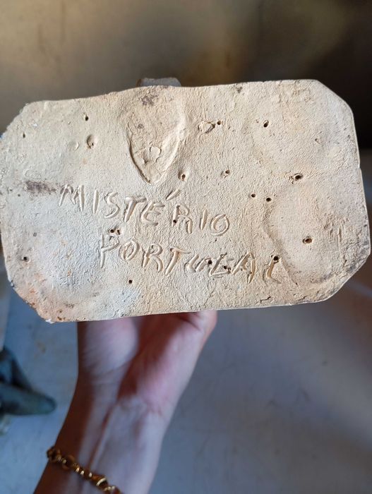 Cabra assobio e paliteiro amamentar da autoria do Mistério Pai