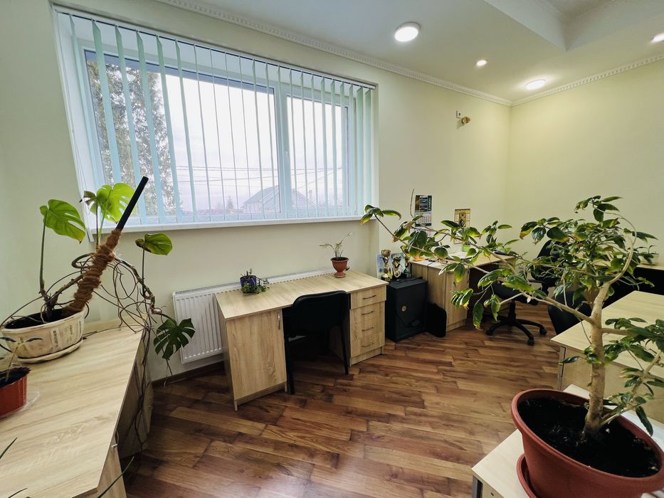 Продаж! Діючий офісний будинок 863м2 з ремонтом + земля 11.6 сот