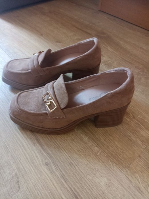 Mokasyny brązowe zamszowe na obcasie r. 39