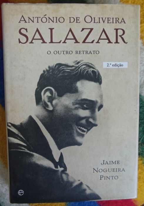 Livros Salazar e cartoons
