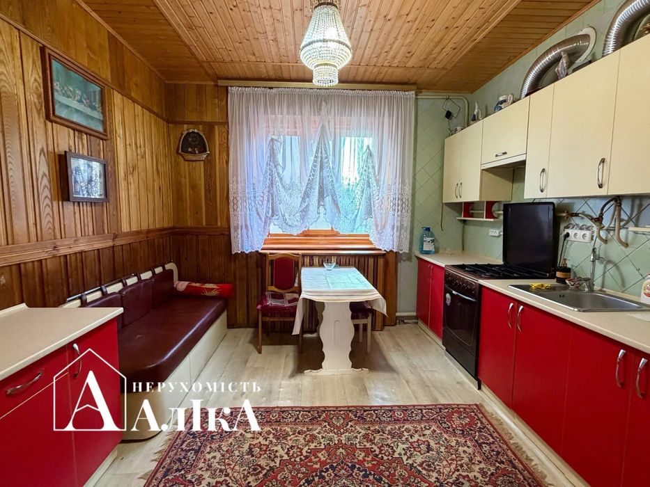 Продам великий будинок в хорошій локації