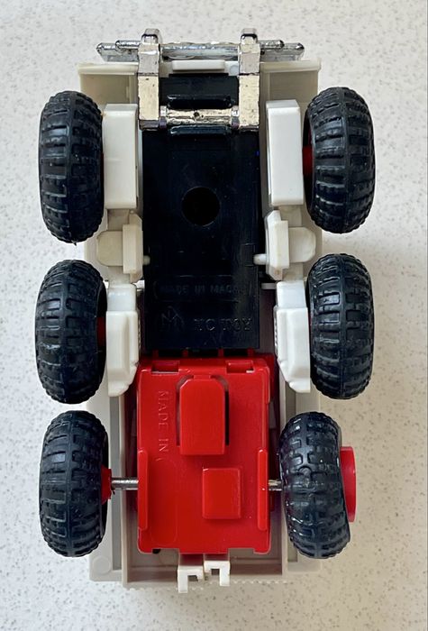 Transformers KO Motorized Robot Mega Motobot Al-Terrain Trekker de 1984, produzido pela MC Toy Works.