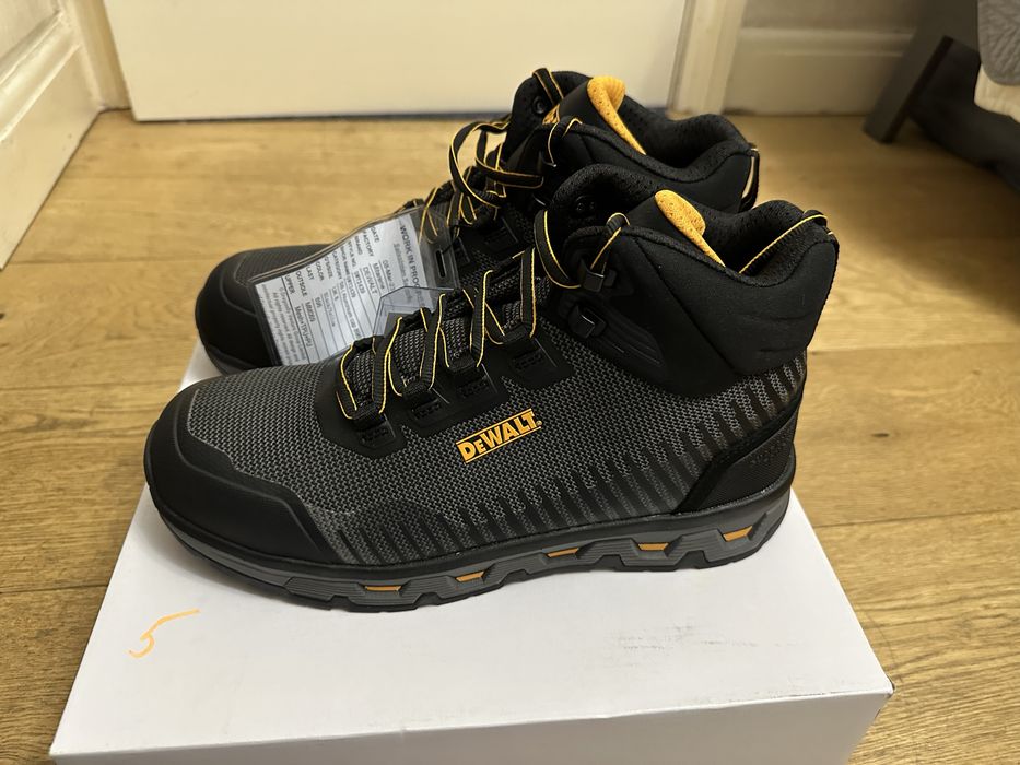 Черевики Dewalt.