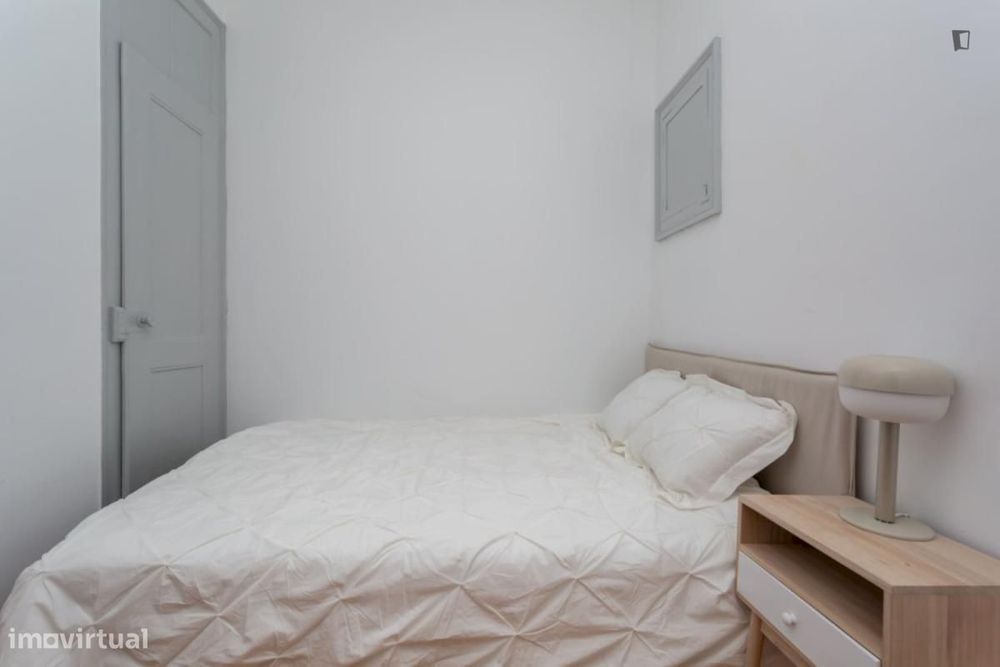 Apartamento com 5 quartos - localizado em Anjos Lisbon