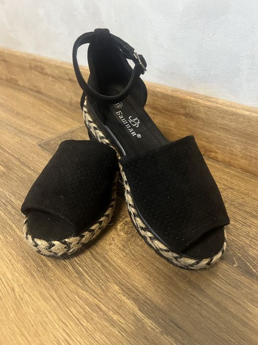 Босоножки, туфли