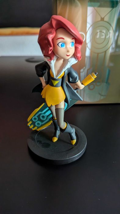 Figura em vínil da Red do vídeojogo Transistor da Supergiant Games