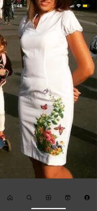 Вишита сукня бісером