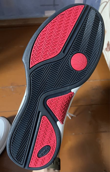 Bona 43р шкіряні чоловічі кросівки