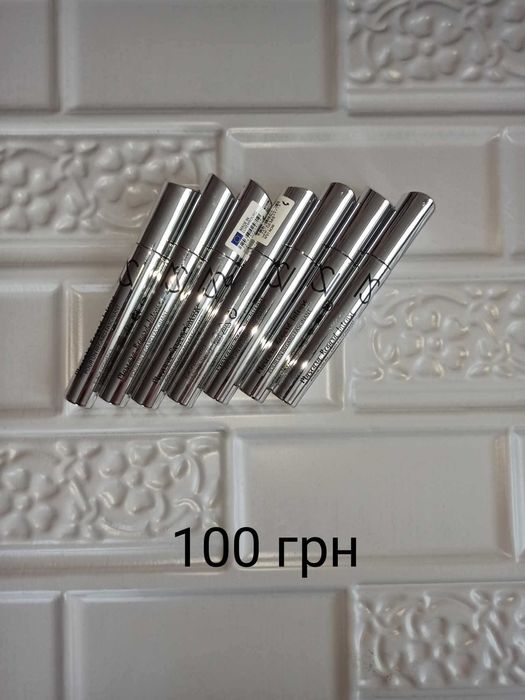 Косметика туш, помади, підводка для очей)