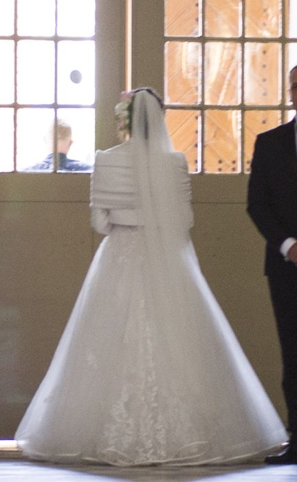 Suknia ślubna z trenem