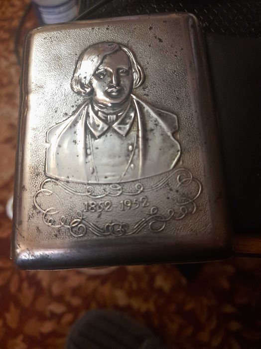 Железная коробочка с изображением Гоголя