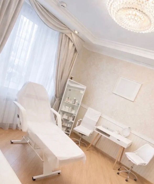 Повністю обладнаний окремий офіс апартаменти 60 м² під кабінет лікаря-косметолога в бізнес-центрі біля River Mall.