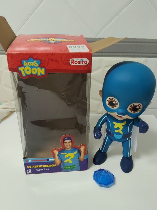 Boneco super foca Luccas Neto