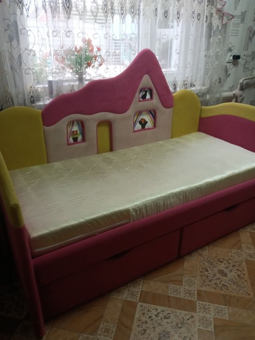 Диванчик для девочки
