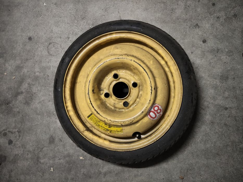 Roda suplente proveniente de um Honda Civic EJ9
