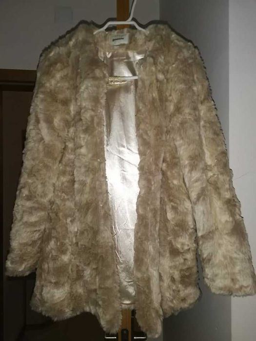 Casaco de pelo bege elegante – muito quentinho