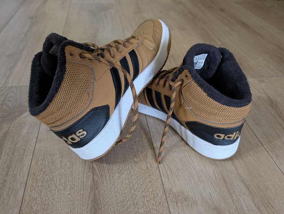 Кросівки демісезонні Adidas Hoops . Розмір 40.5