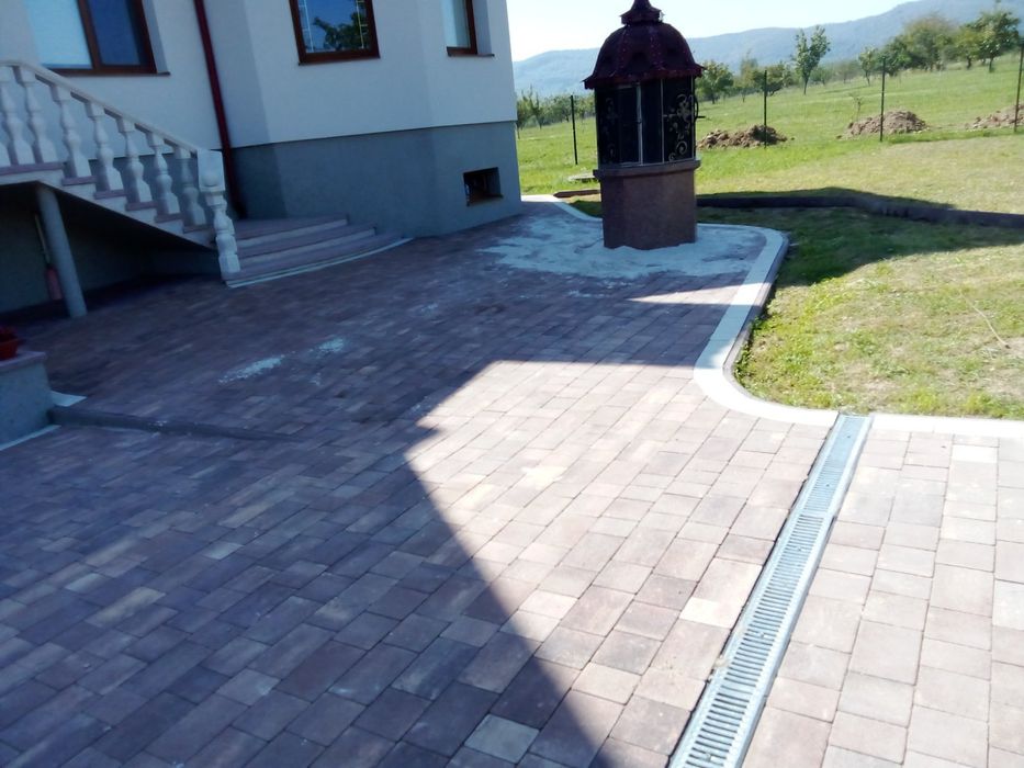 Укладання тротуарної плитки