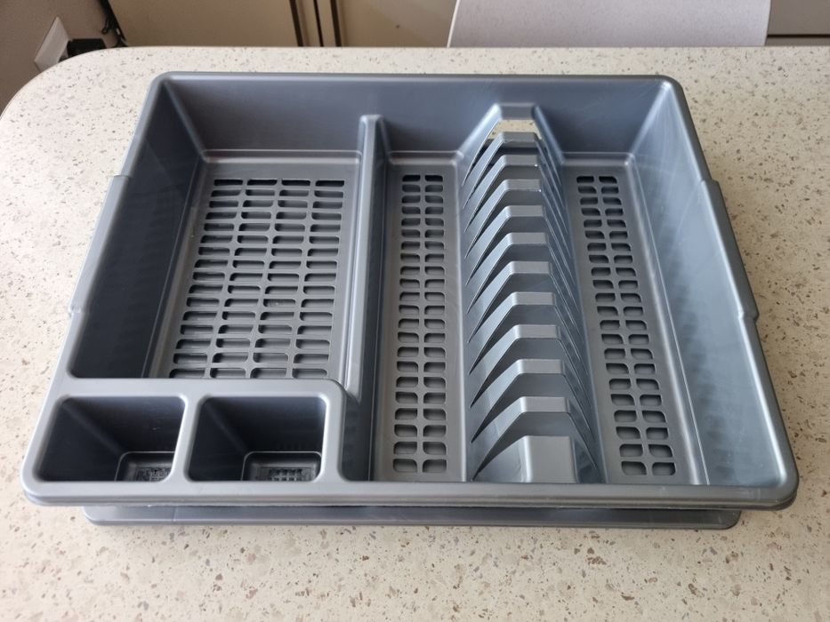 Suszarka do naczyń z ociekaczem srebrna