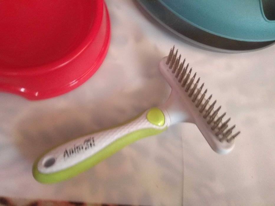 Лежак та інші принади для домашніх улюбленців.вживані