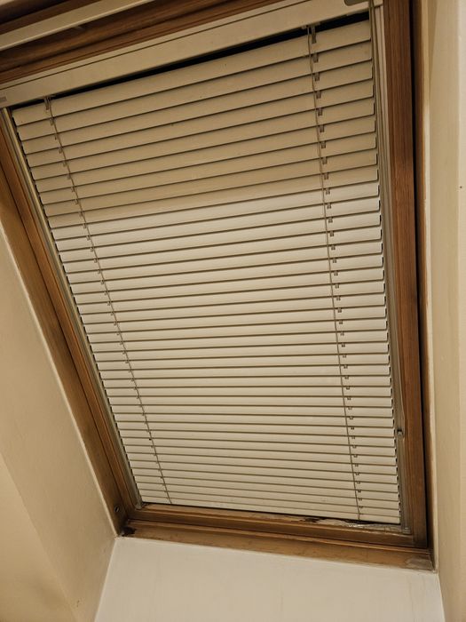 Żaluzja do okna velux