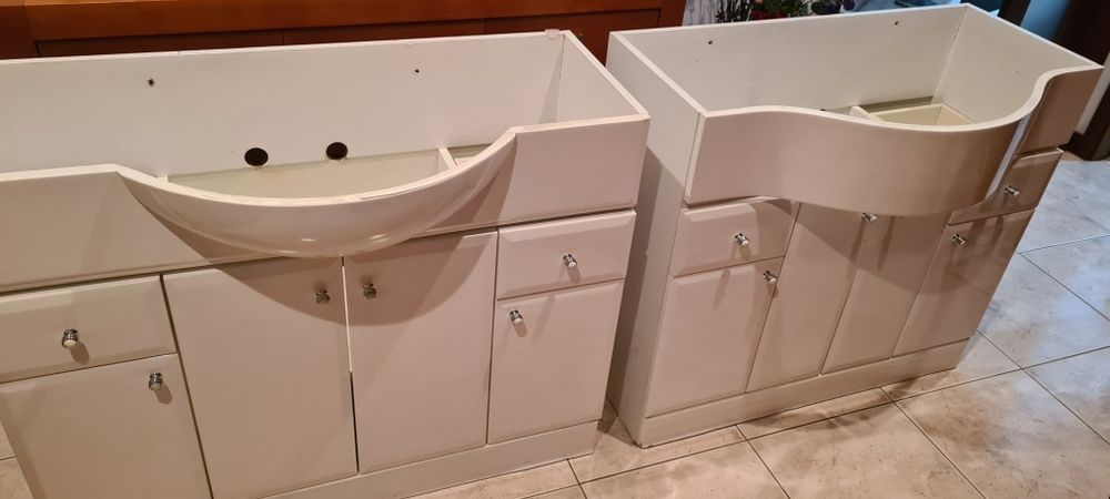 2 armários de casa de banho