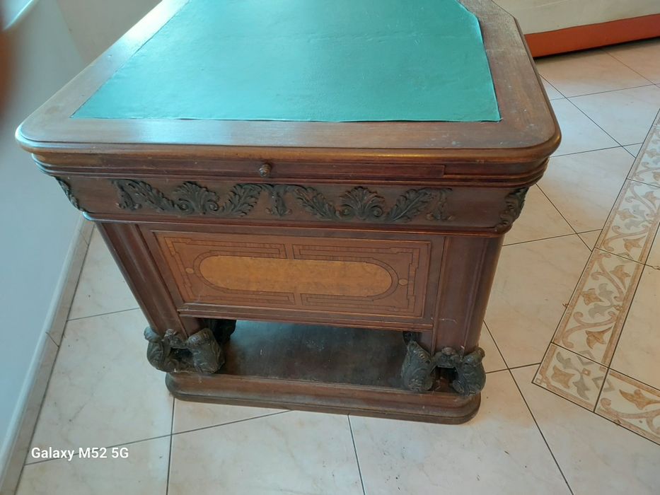 Stylowe biurko zabytek