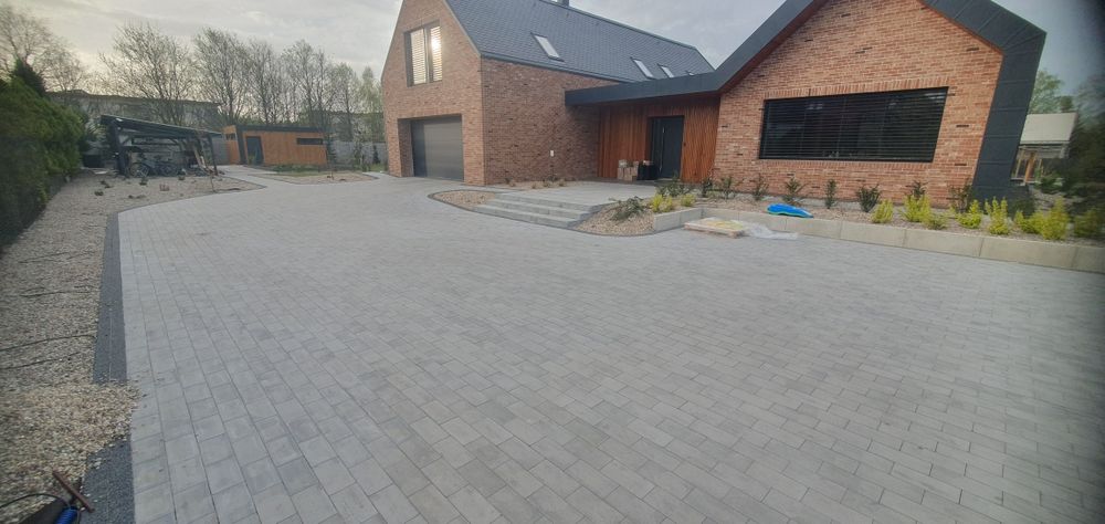 Brukarstwo, Usługi Brukarskie