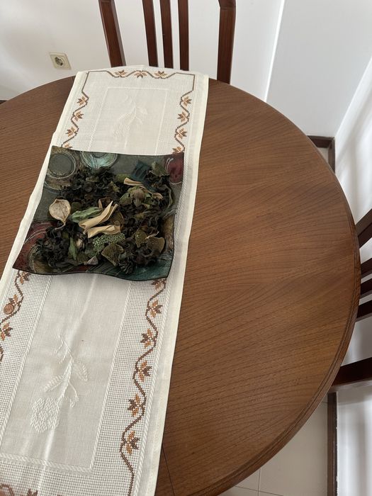 Mesa de jantar com cadeiras