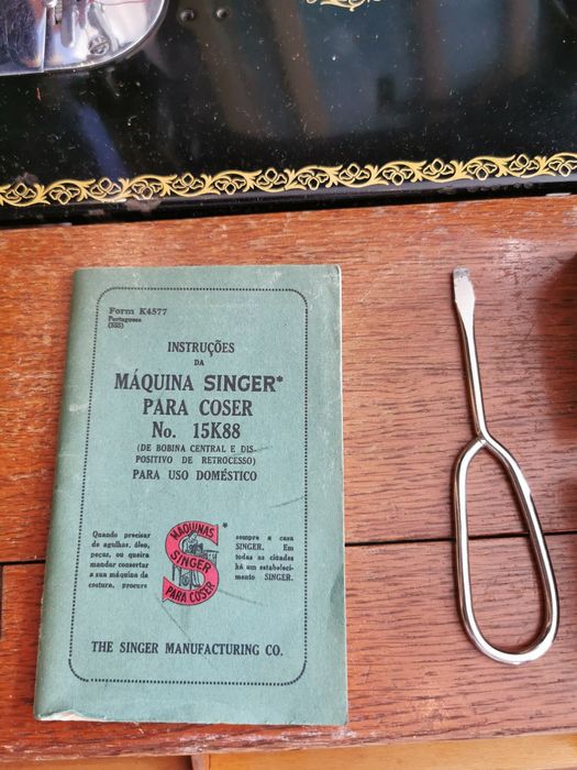 Baixa de preço Máquina de costura antiga Singer, impecável a trabalhar