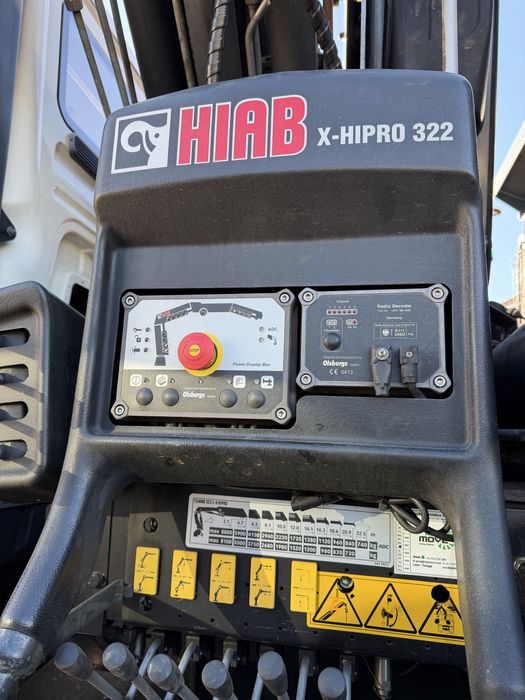 Man com grua hiab 322 e bascúla