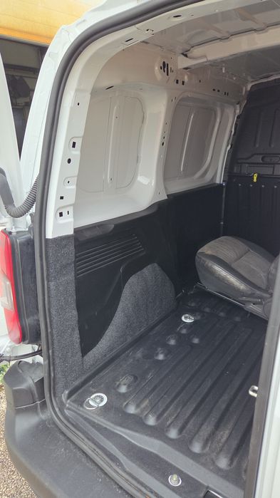 Peugeot E-Partner 13.000KM | GARANTIA | NACIONAL-3 LUG- IVA DEDUTIVEL