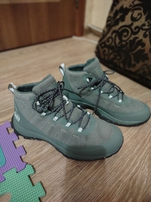 Туристичне взуття і ботінки REl
