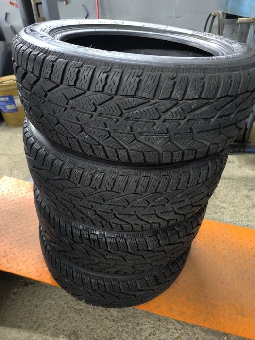205/55 R16 Kormoran
Сезон: Зима
Ширина шини: 215
Висота профілю ш