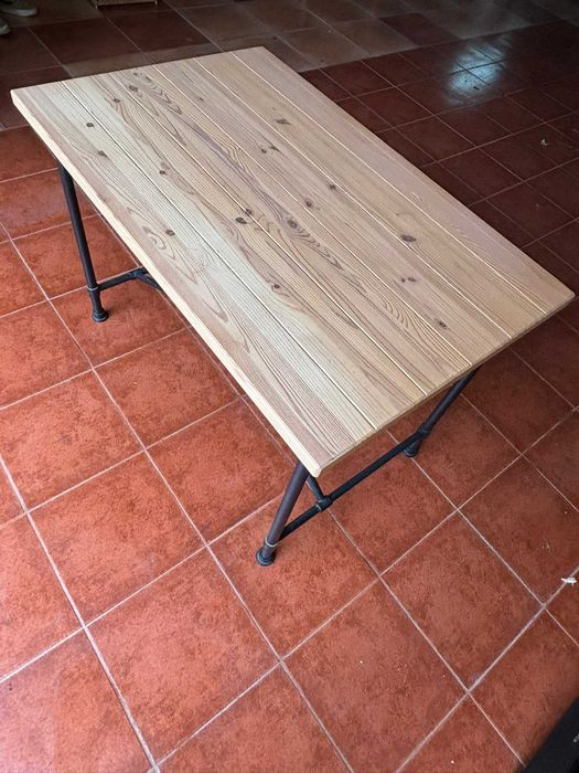 Secretaria Ikea de madeira e metal 110x70x75cm