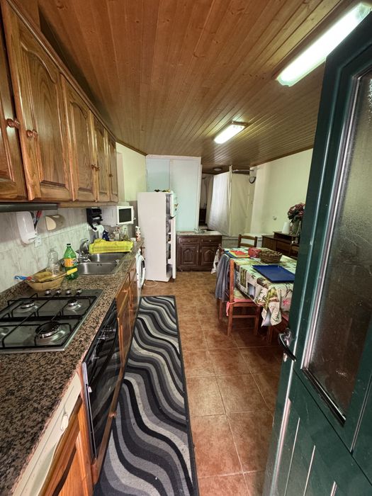 Moradia + terreno + garagem + 2 habitaçoes