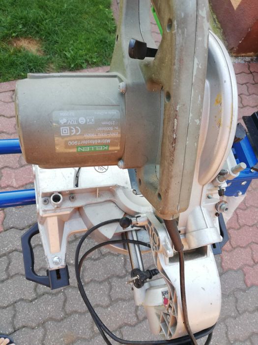 Pila ukosowa Kellen ze stolem