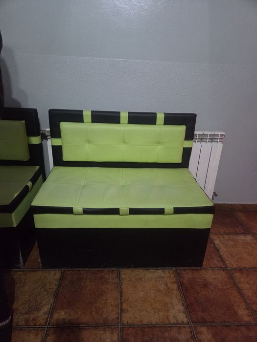 Дивани для коридору чи кафе