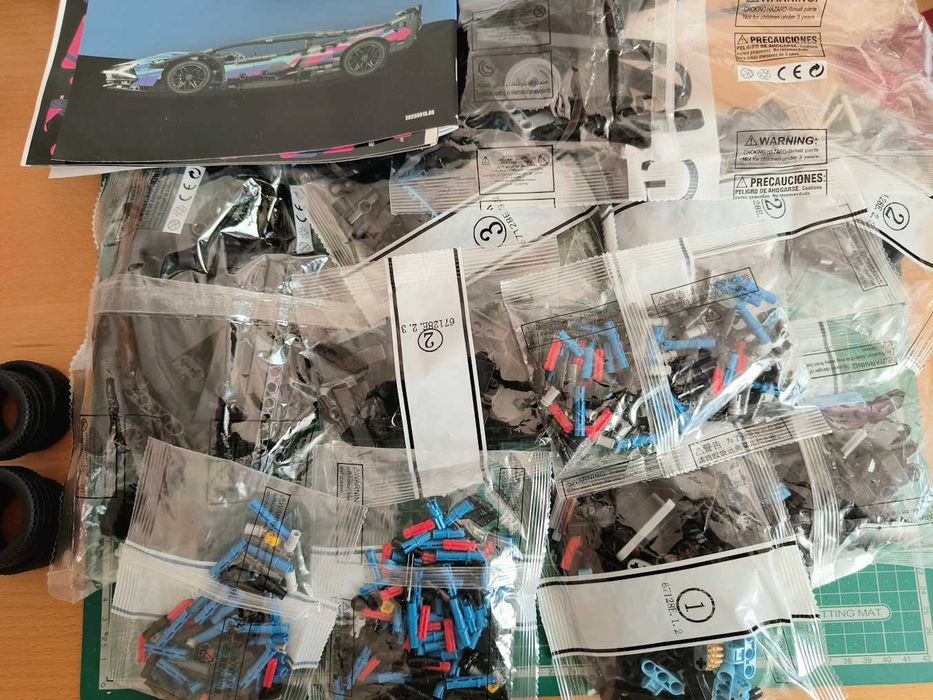 Lego Technic Lamborghini Sian FKP37 CyberPunk (preto)