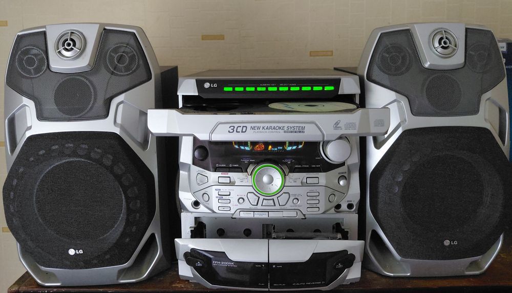 Музичний центр караоке LG FFH-2005K + колекція дисків (Повністю робочий)