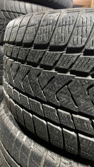 Комплект зимової гуми 275/40/19 Pirelli